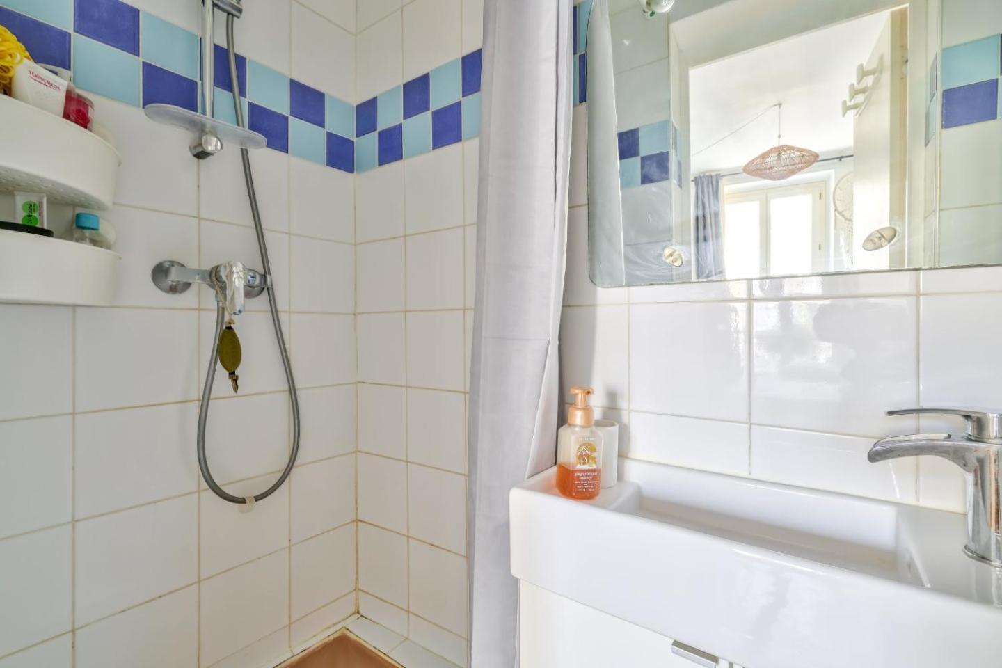 Lovely 1br Flat Near Voltaire Metro Station Parijs